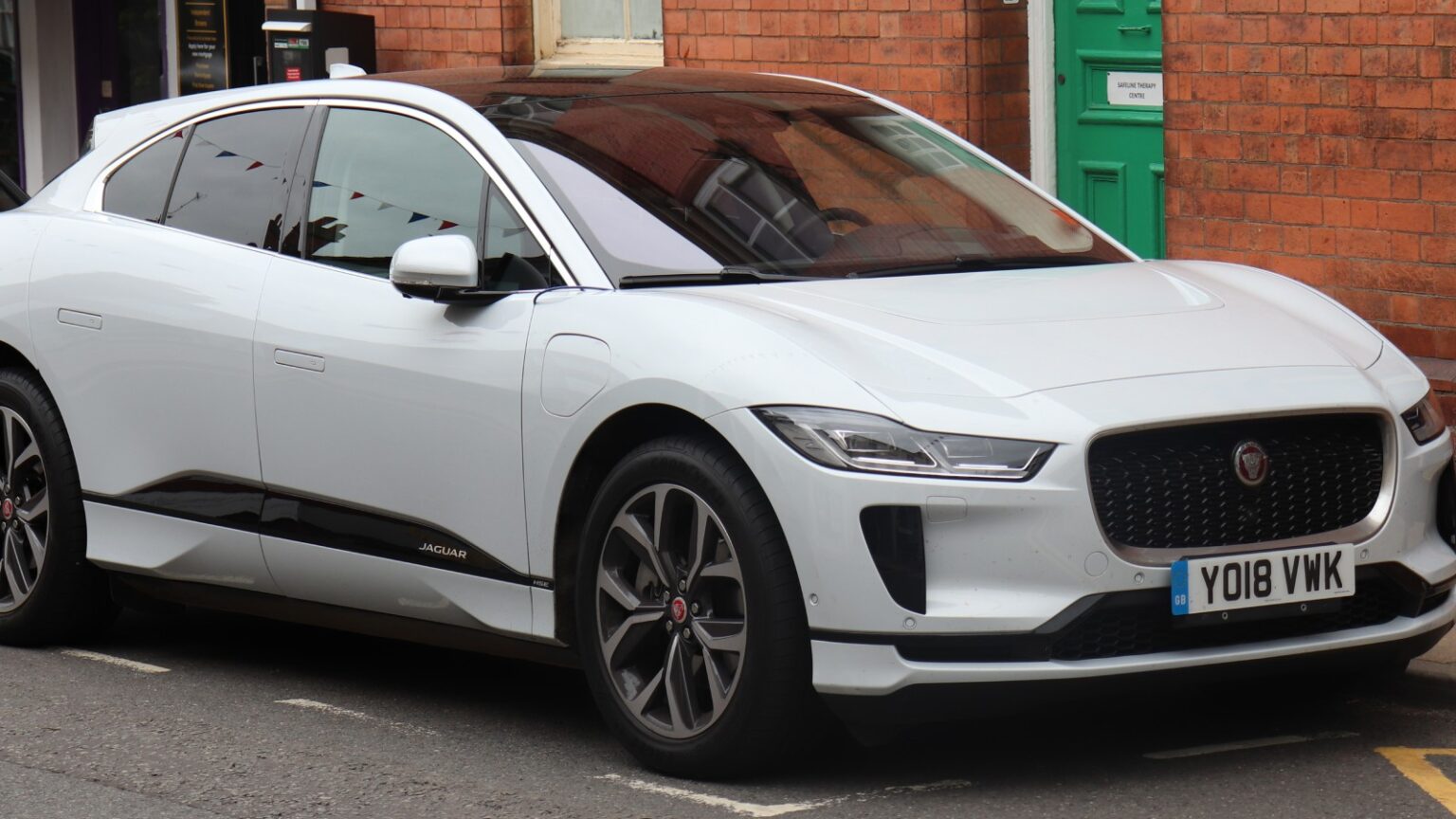 Jaguar I-PACE.