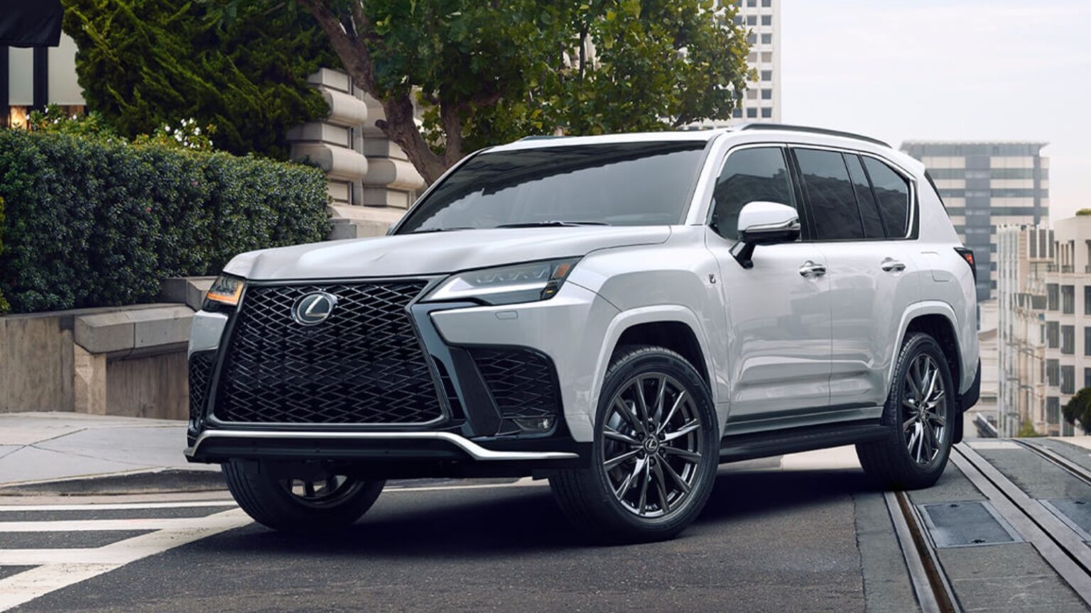Lexus LX500D.